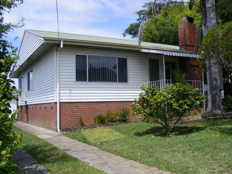 4 Taronga Cres, Bega NSW 2550