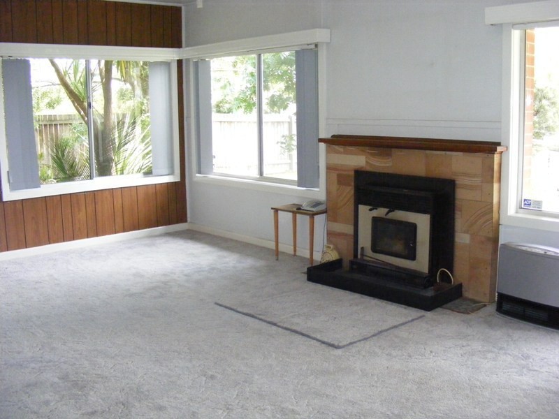 4 Taronga Cres, Bega NSW 2550