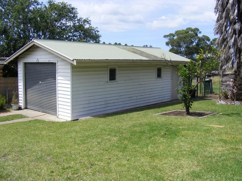 4 Taronga Cres, Bega NSW 2550