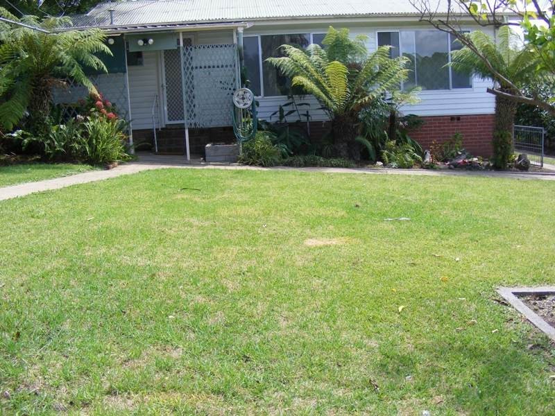 4 Taronga Cres, Bega NSW 2550