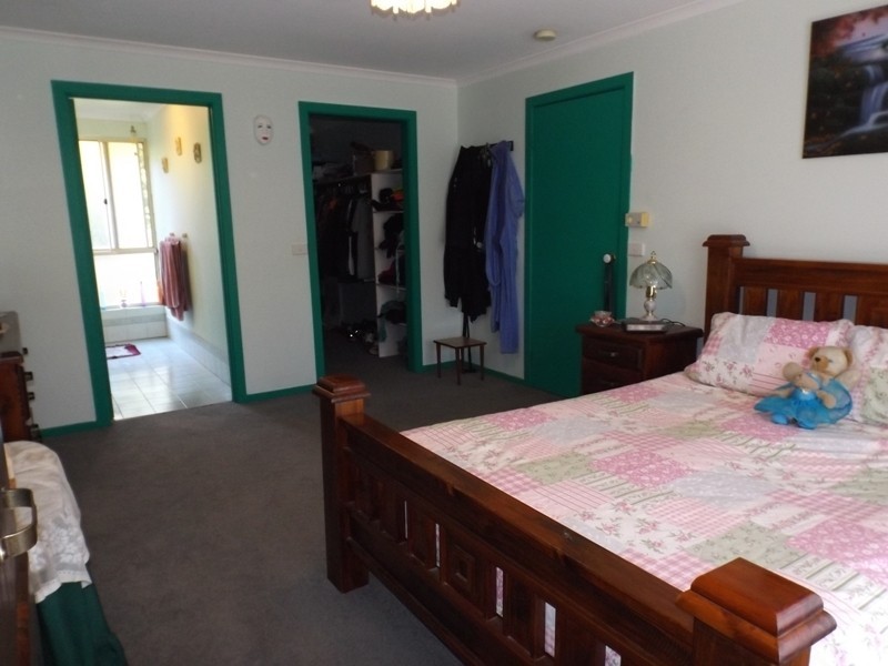 33 Princes Highway, Wolumla NSW 2550