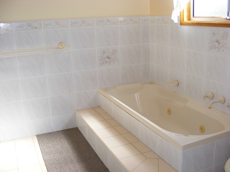 4 Gregory Way, Bega NSW 2550