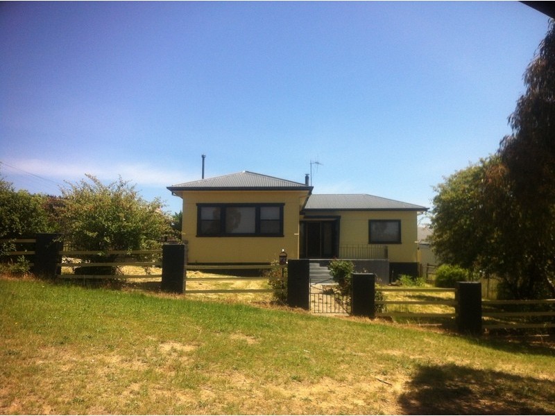 33 Iris Street, Bombala NSW 2632