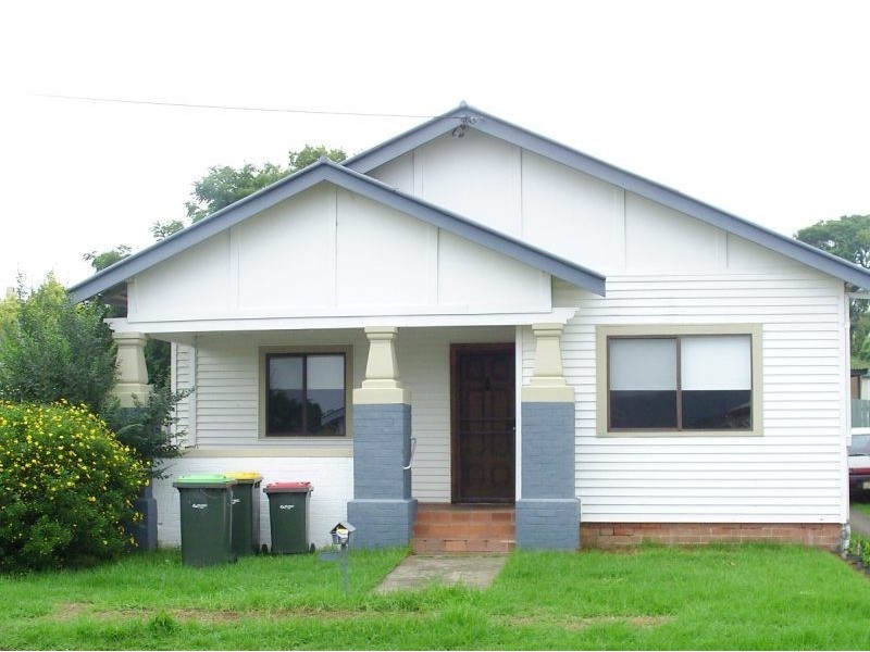 13 Gordon Street, Bega NSW 2550