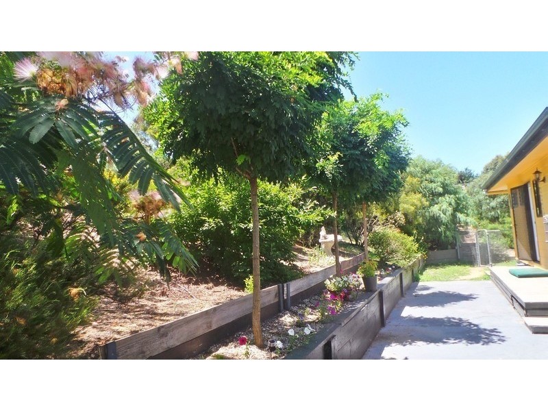 3 Wattle Place, Bega NSW 2550