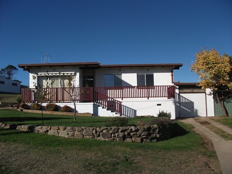 8 Hain Street, Cooma NSW 2630