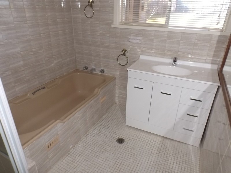 8 Hain Street, Cooma NSW 2630