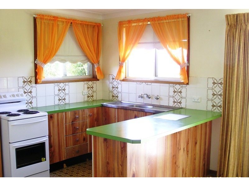 2 Gregory Way, Bega NSW 2550