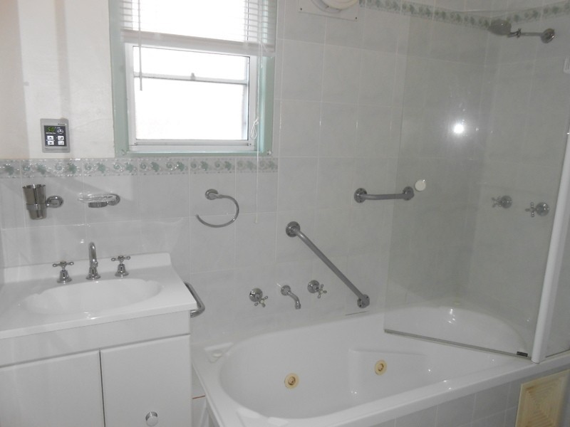 5 Tathra Road, Bega NSW 2550