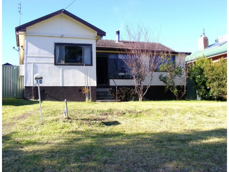 10 Wallace Street, Bega NSW 2550