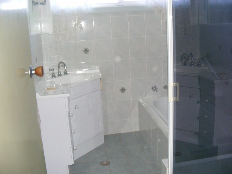 8 Mckee Drive, Bega NSW 2550