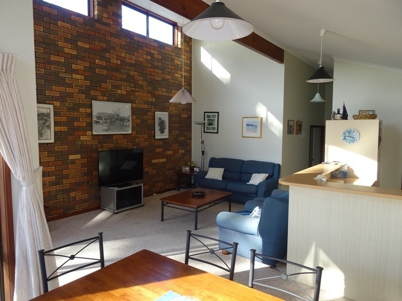 1/17 Acacia Crescent, Tura Beach NSW 2548