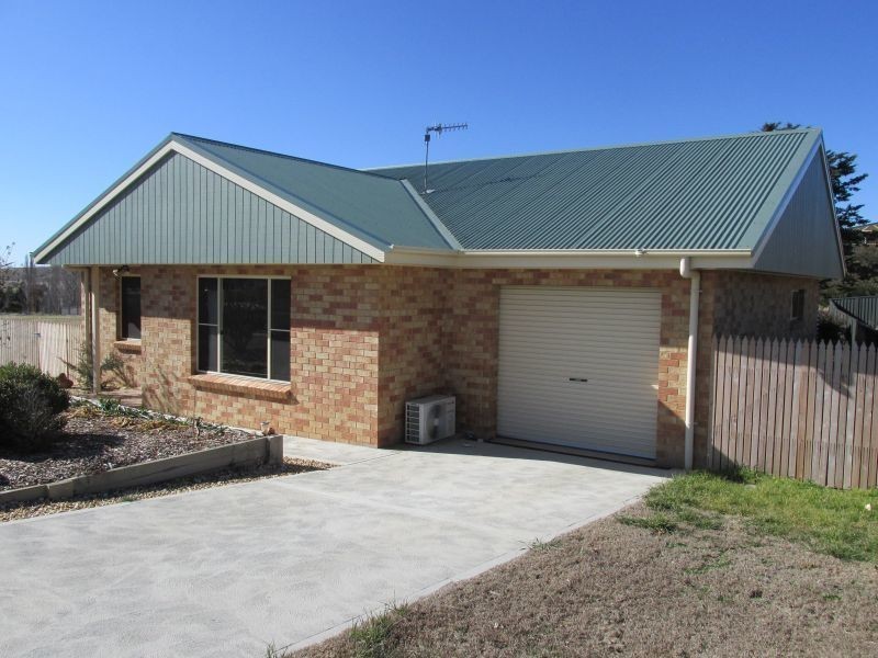 16 East Camp Drive, Cooma NSW 2630