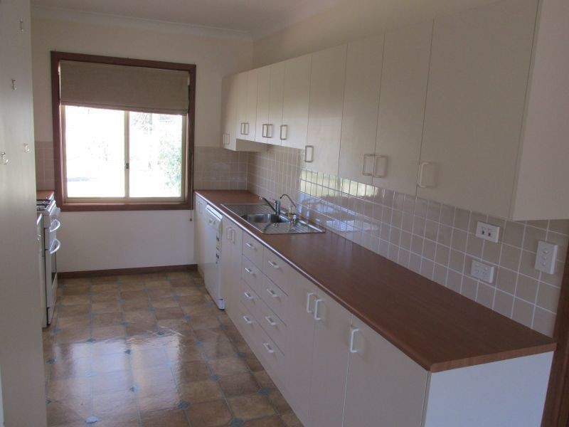 16 East Camp Drive, Cooma NSW 2630