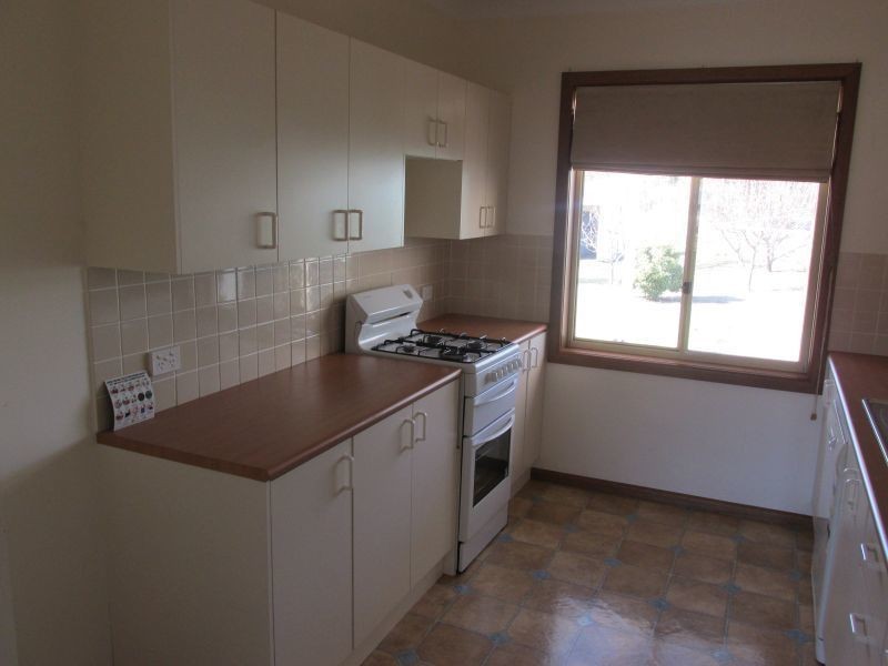 16 East Camp Drive, Cooma NSW 2630