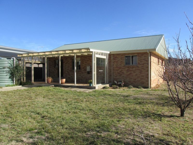 16 East Camp Drive, Cooma NSW 2630