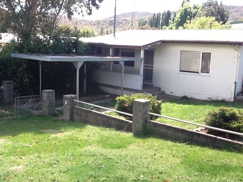 2/4 Kerwan St, Cooma NSW 2630