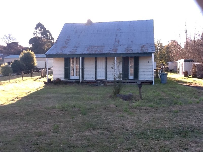 7 High St, Bombala NSW 2632