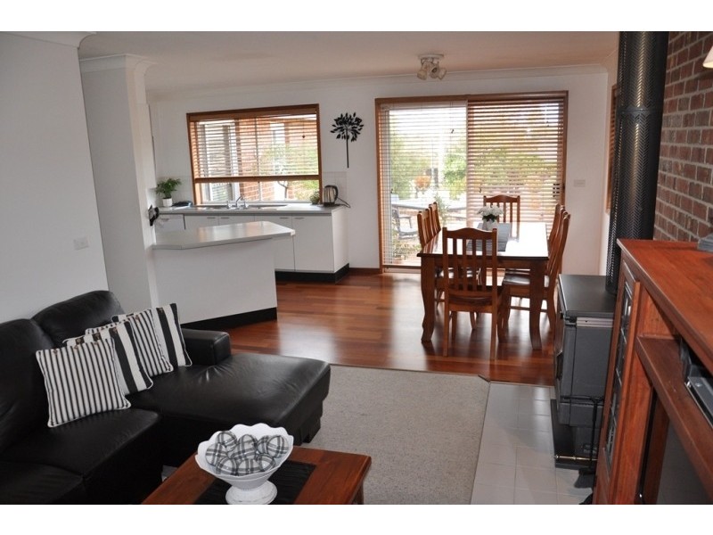 11 Stratos Place, Cooma NSW 2630