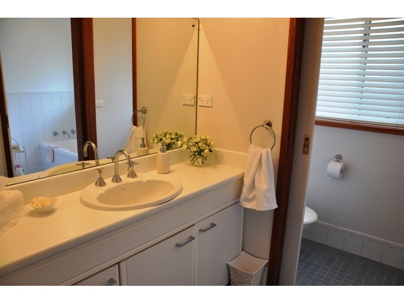 11 Stratos Place, Cooma NSW 2630