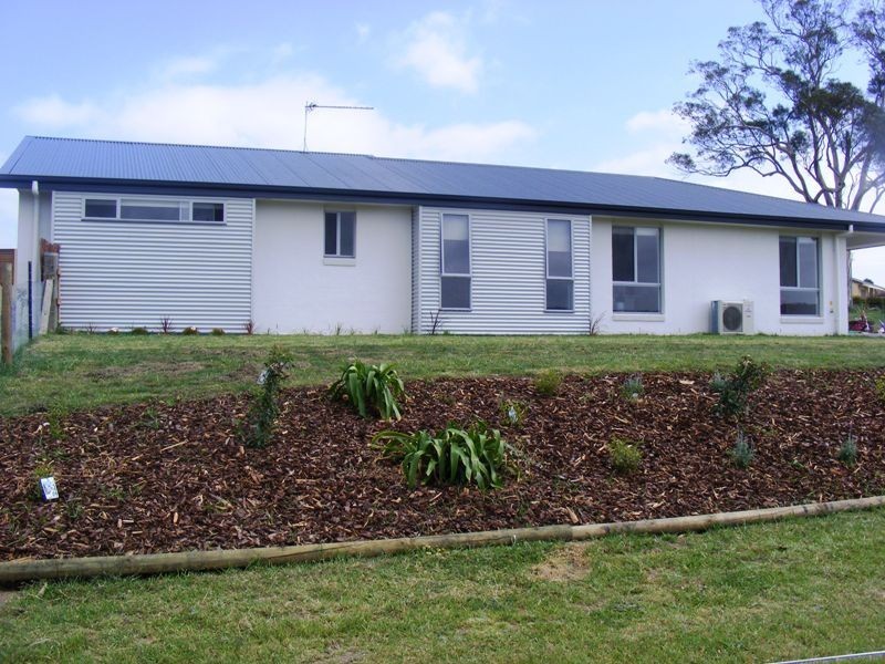 15 Glen Mia Drv, Bega NSW 2550