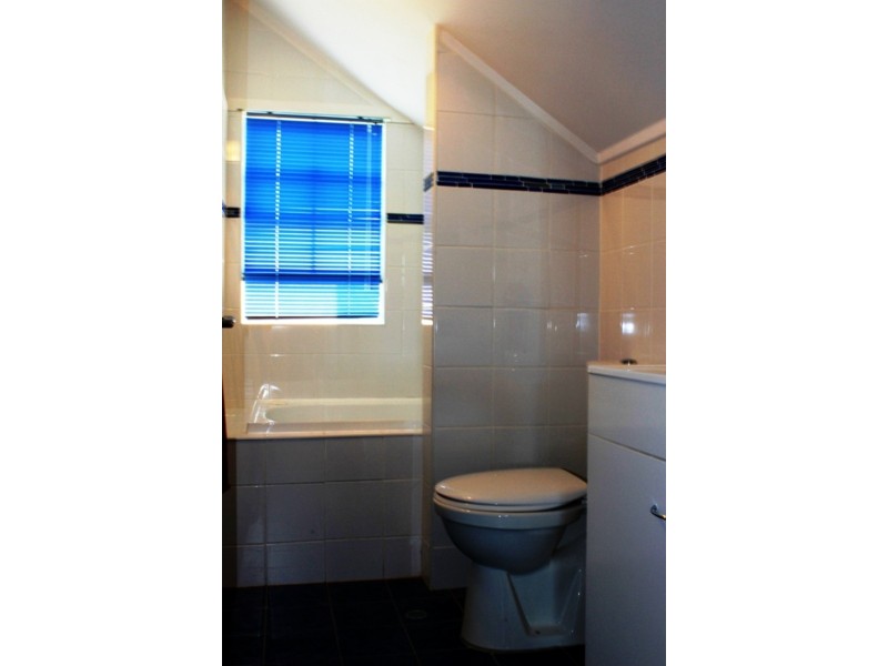 7 Tathra Road, Bega NSW 2550