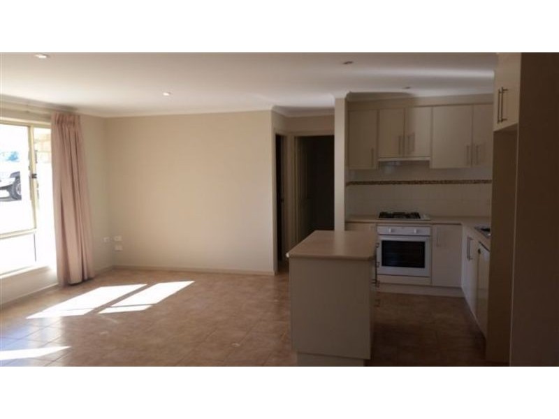 2/4 Rutledge St, Cooma NSW 2630