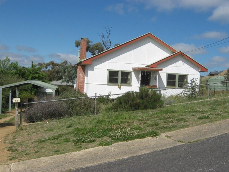 11 Allambie Place, Cooma NSW 2630