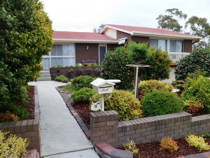 15 Glebe Ave, Bega NSW 2550