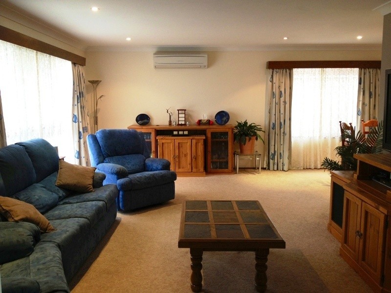 15 Glebe Ave, Bega NSW 2550