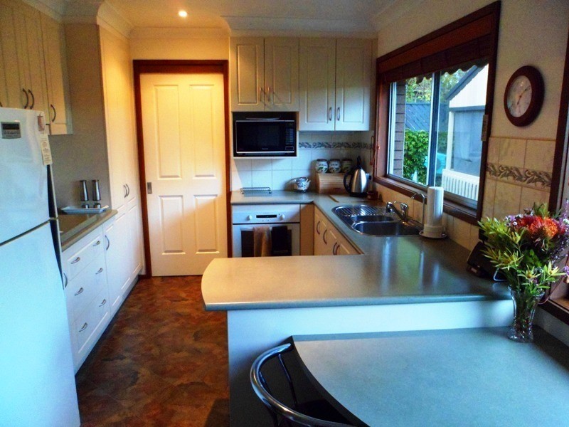 15 Glebe Ave, Bega NSW 2550