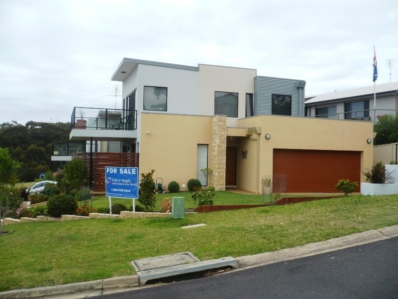 2a Elizabeth Parade, Tura Beach NSW 2548