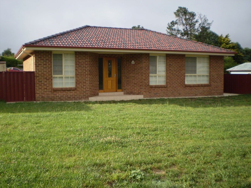 2/67 Baron St, Cooma NSW 2630