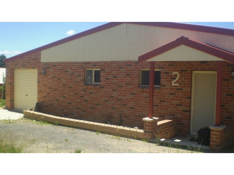 2/237 Sharp St, Cooma NSW 2630