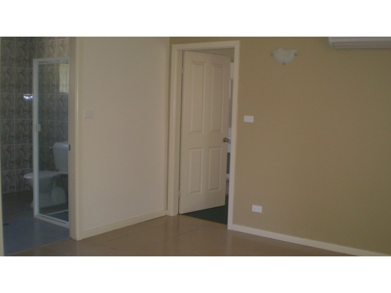 2/237 Sharp St, Cooma NSW 2630