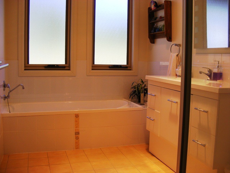 18 Glen Mia Drive, Bega NSW 2550