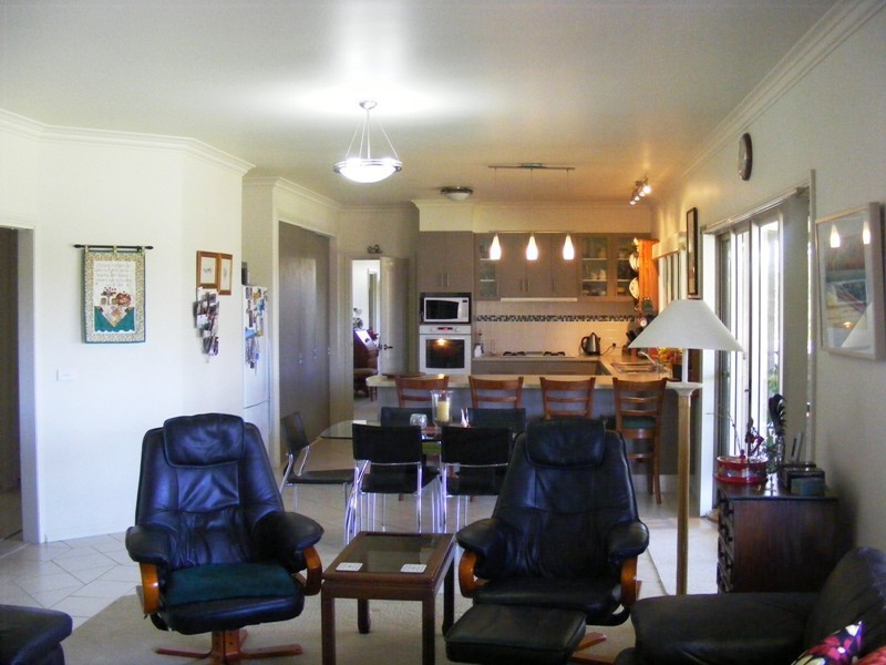 18 Glen Mia Drive, Bega NSW 2550