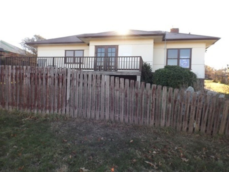 15 Bradley St, Cooma NSW 2630