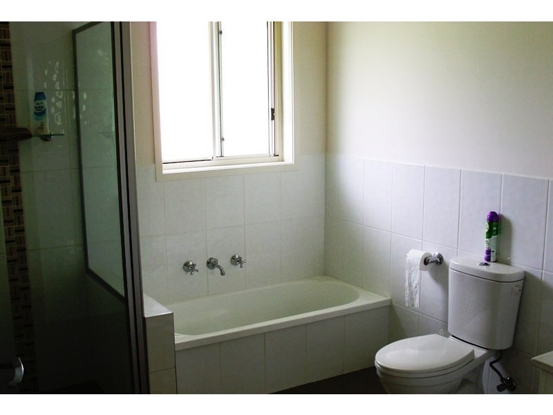 70 Glen Mia Dr, Bega NSW 2550