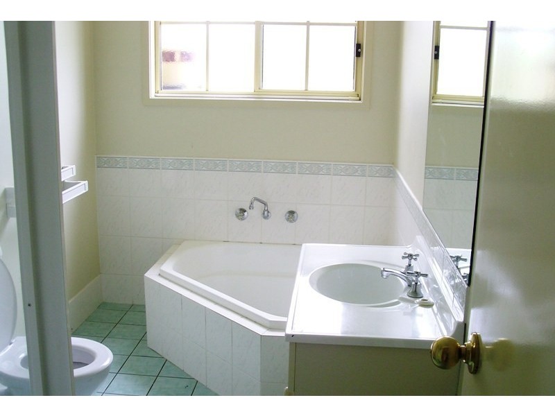 24  Max Slater Dr, Bega NSW 2550