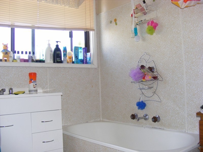 15 Gordon St, Bega NSW 2550