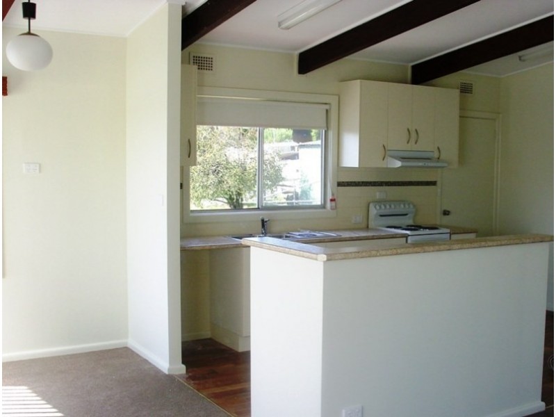 10 Glebe Ave, Bega NSW 2550