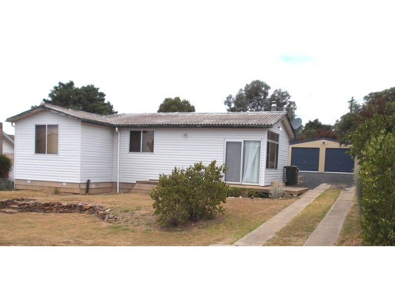 4  Kanuna Place, Cooma NSW 2630