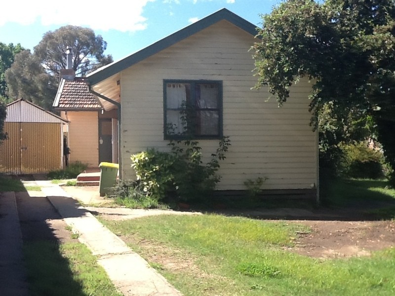 39 Baroona Avenue, Cooma NSW 2630