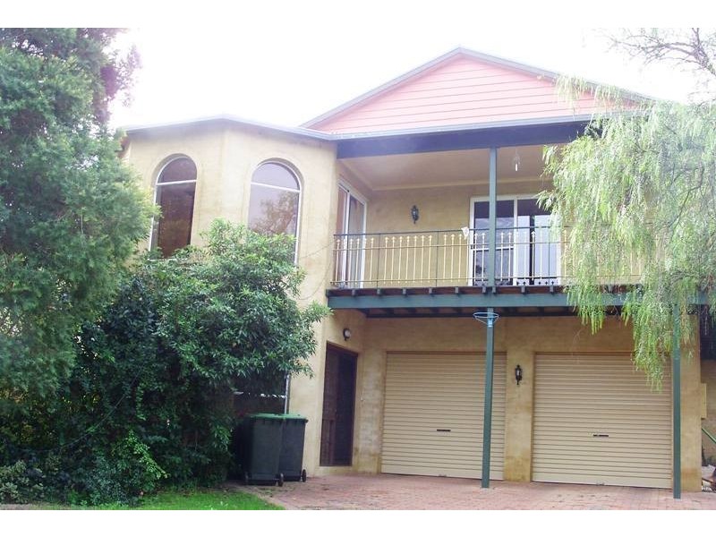 24 Nelson St, Bega NSW 2550
