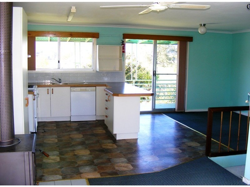 6 Tathra Rd, Bega NSW 2550