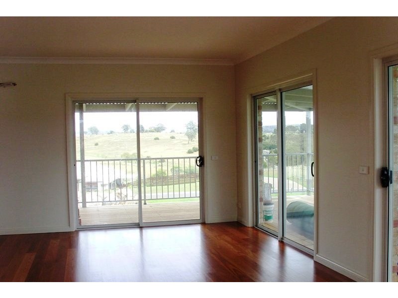 54 Glen Mia, Bega NSW 2550