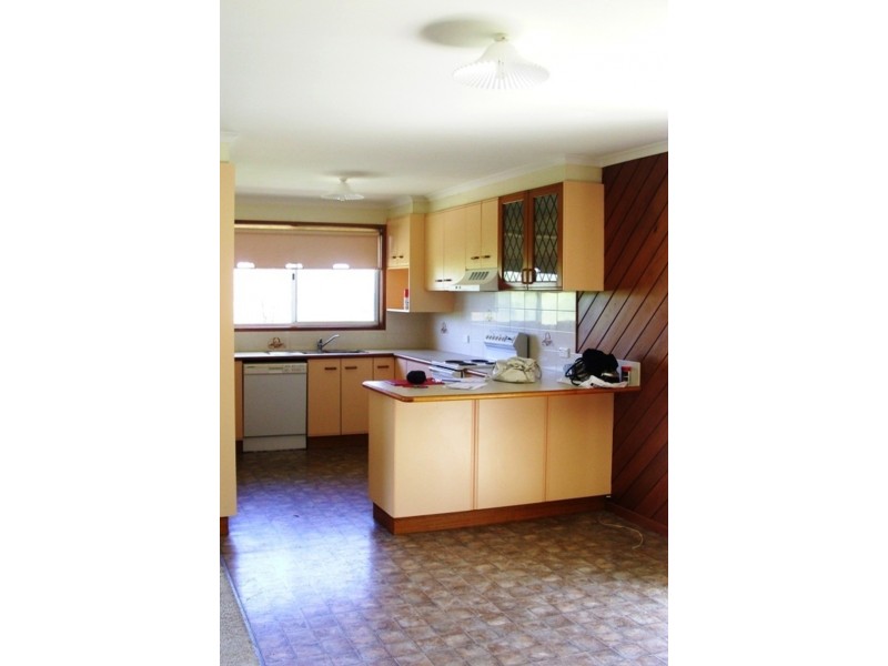 26 Meclenberg St, Bega NSW 2550