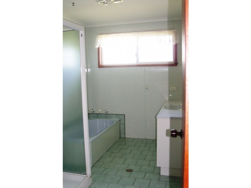 26 Meclenberg St, Bega NSW 2550