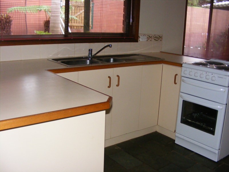 2/2 Garden Circle, Merimbula NSW 2548